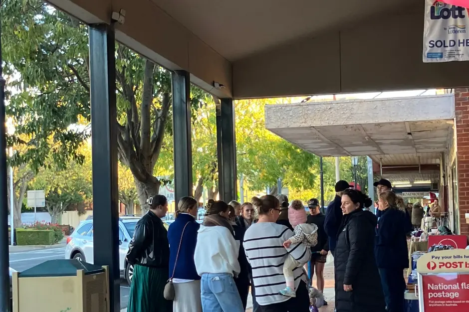 <p>Despite cold and windy conditions, locals still turned out in strong numbers. Image: Kim Rogers</p>\\n