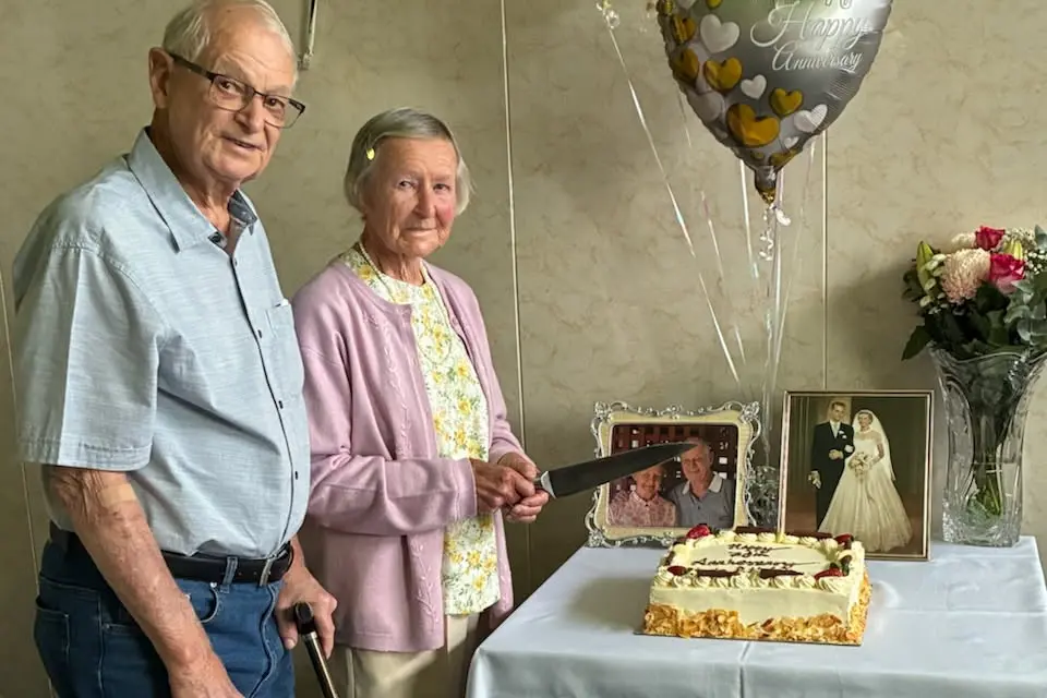 <p>Chris and Helen Steel have celebrated their 70th wedding anniversary..</p>\\n