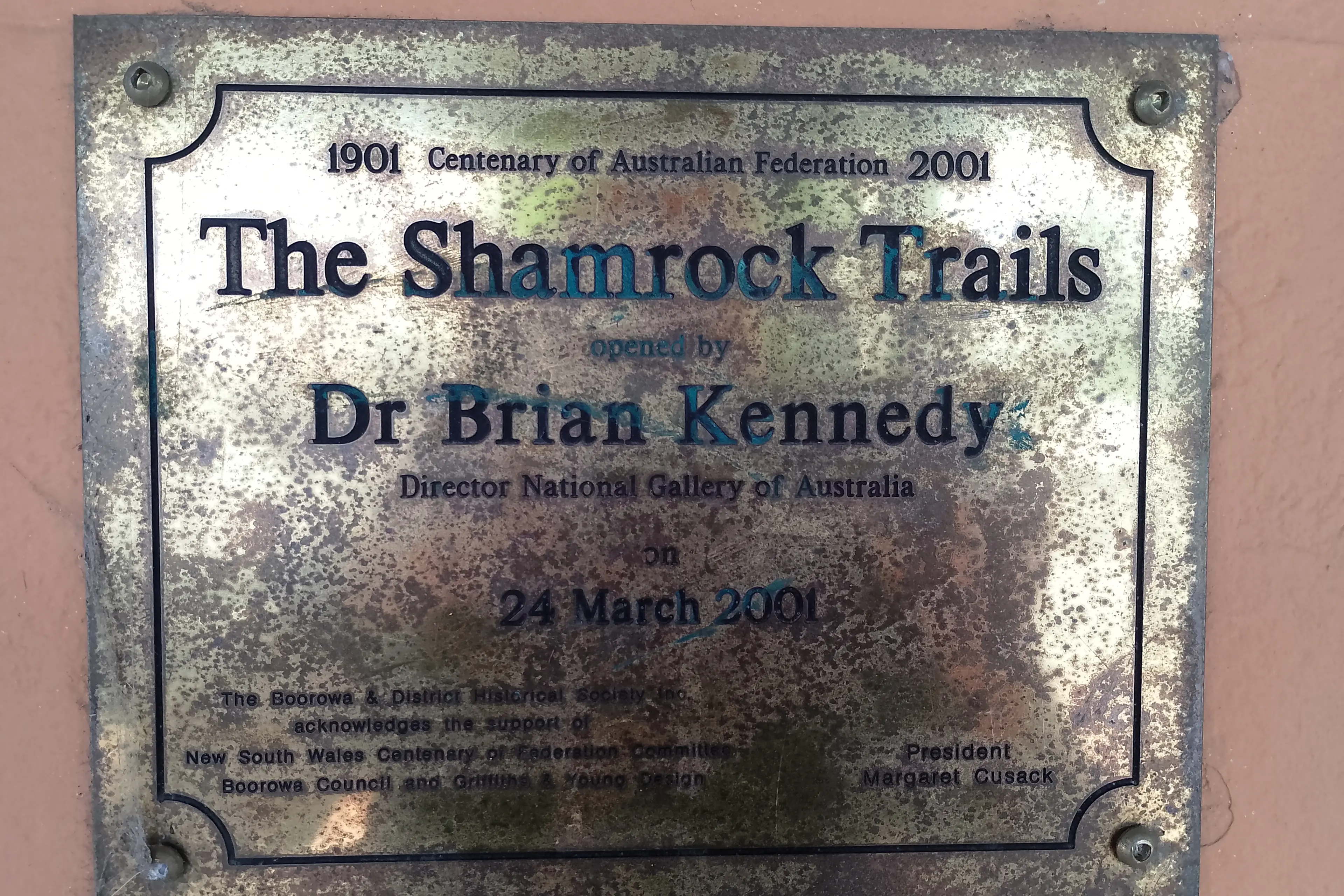<p> This historic Shamrock Trail tells the stories of some of the prominent locations around Boorowa.</p>\\n