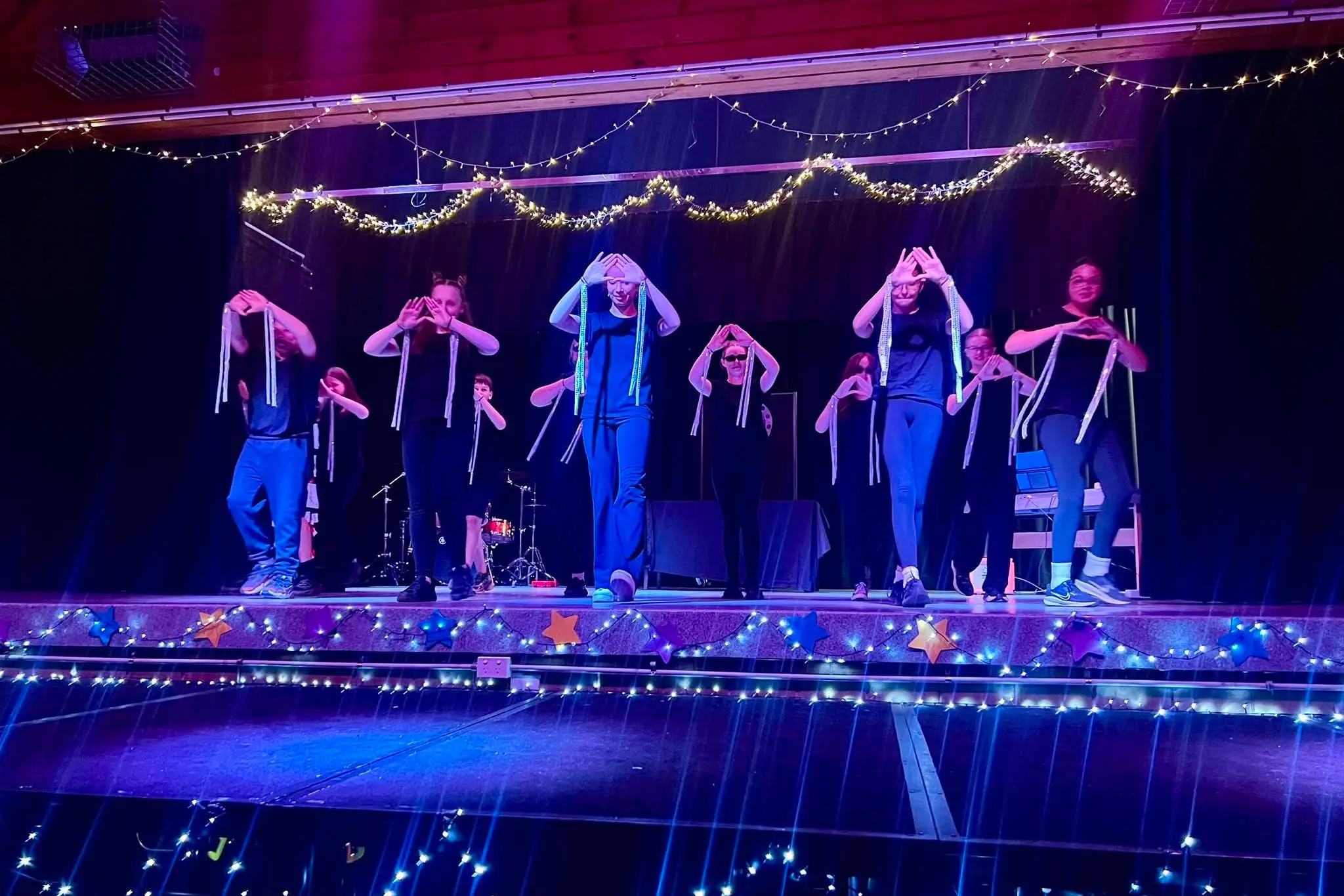 <p>Students from Murrumburrah High School, Murrumburrah Public School, Trinity Catholic School and Bunyip Preschool put on a top performance at the Murrimboola: Rising Stars Evening. PHOTO: Murrumburrah High School Facebook</p>\\n