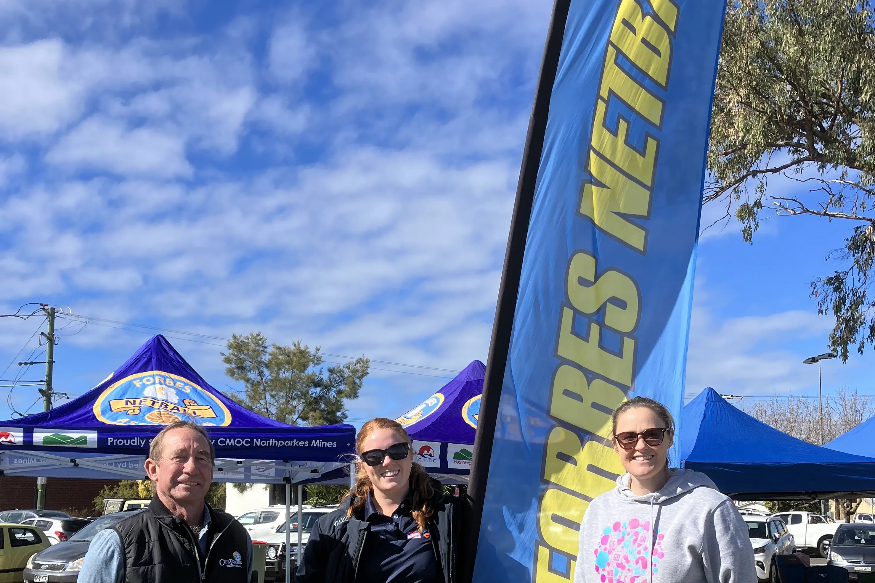 <p>Greg Ridge from sponsor Club Forbes, netball NSW regional manager Brooke Berg and former Australian Diamond Susan Pettit at the 2025 event. </p>\\n