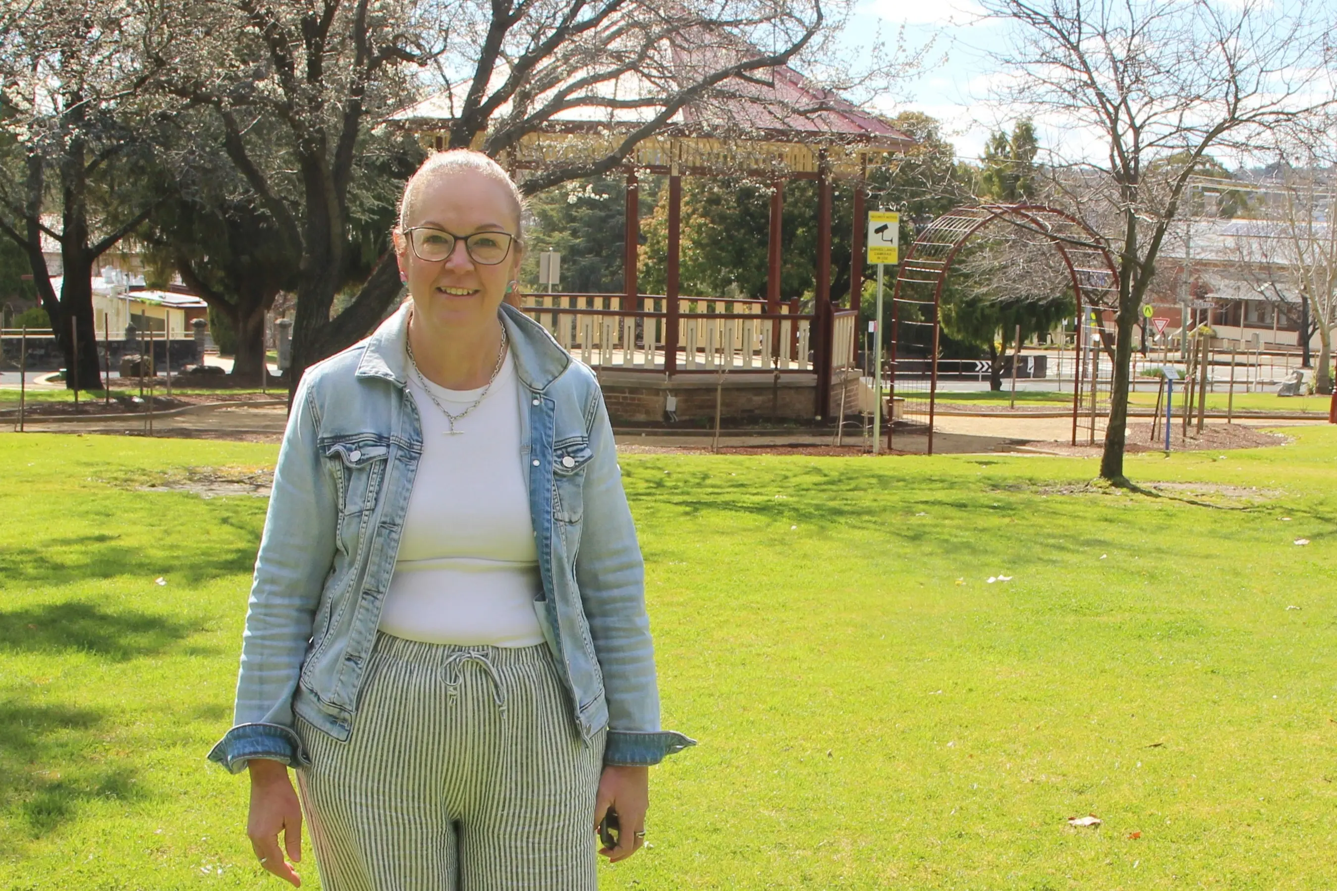 Leanne completes 270km walking challenge in memory of late sister