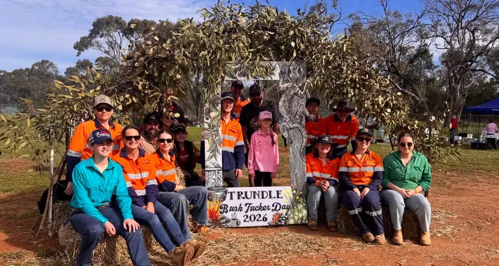 Thousands descend on Trundle for bush tucker day