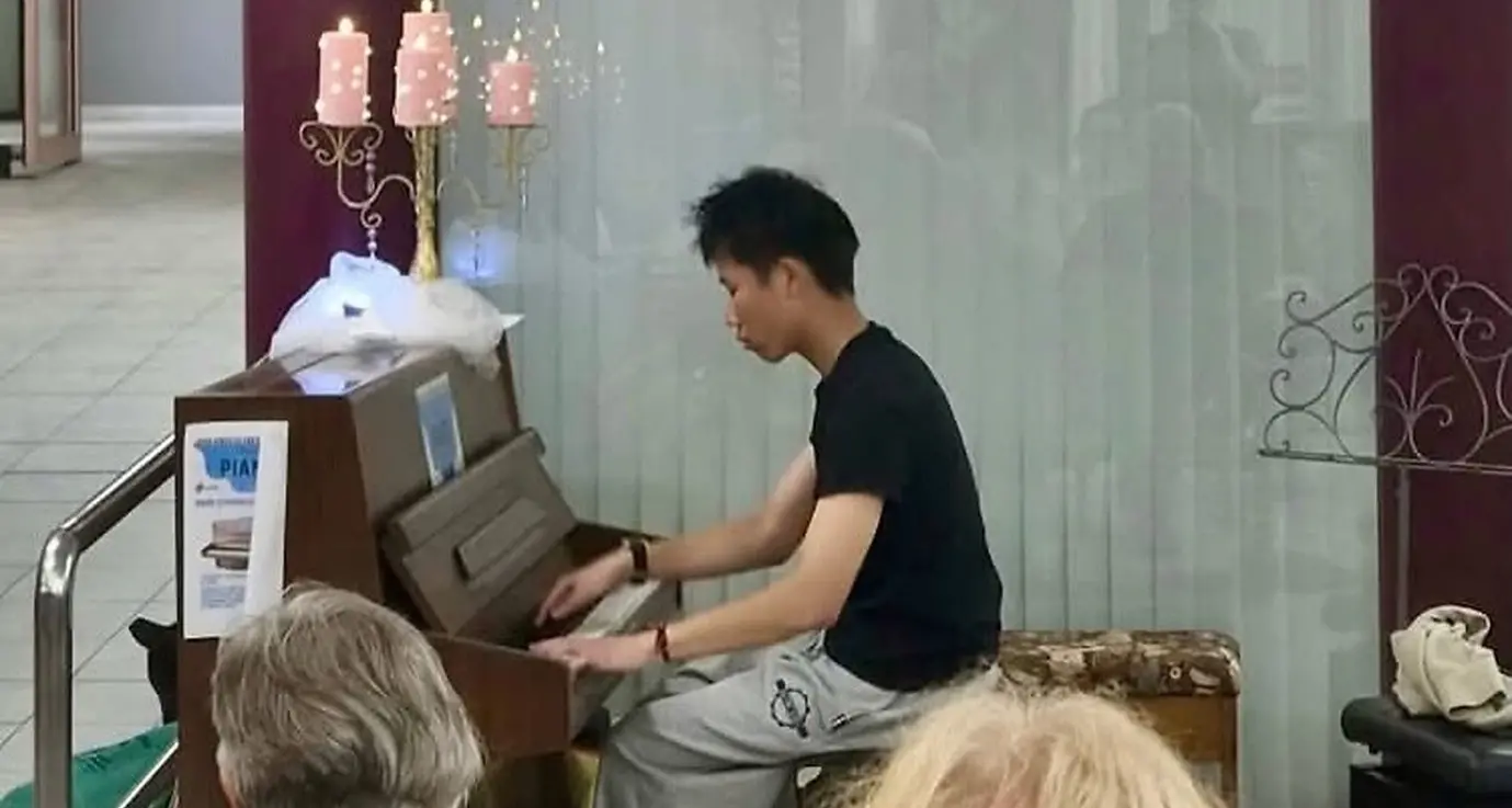 Lachlan strikes a chord on Pop-Up Piano